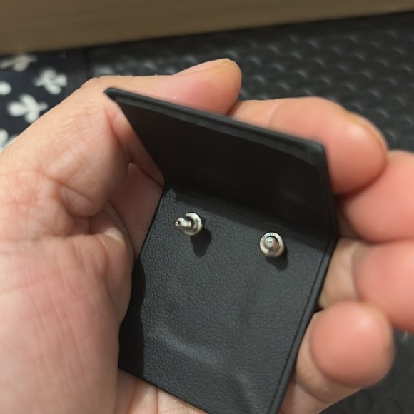 Elegant Black and Silver Stud Earrings - Picture 4 of 5